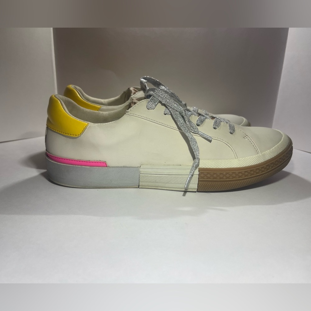 Steve Madden Embark White Multi